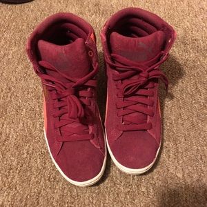 Women’s Puma Sneakers!